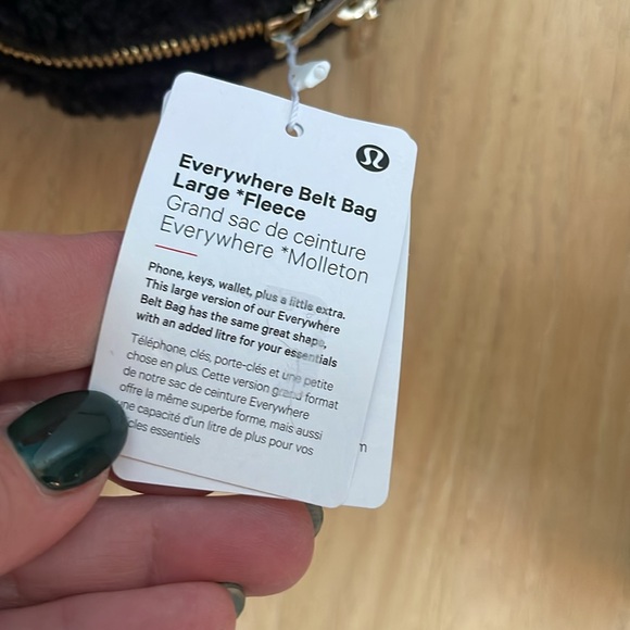 Lululemon NWT Everywhere 2L Fleece Belt Bag, includes reusable Lululemon bag - Picture 5 of 15